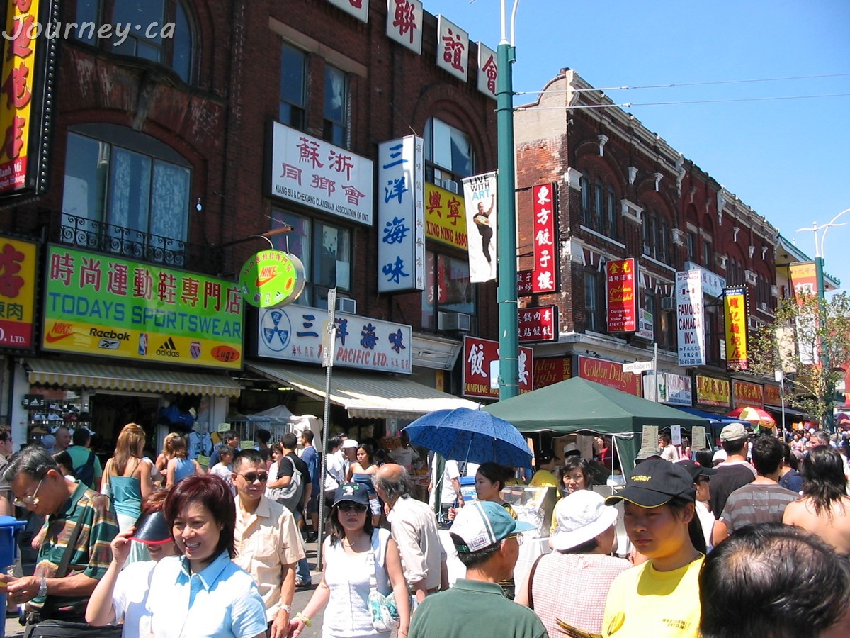 多伦多唐人街逛街人潮